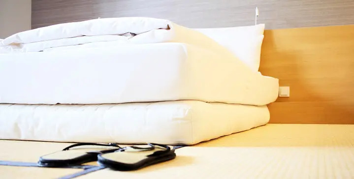 What size sheets fits a futon?